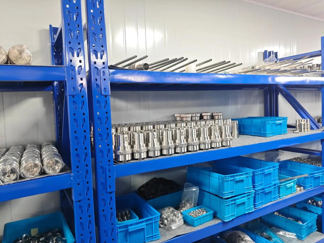 飲料灌裝機械配件大全 止旋刀與旋蓋模的關鍵作用及設備廠家解析